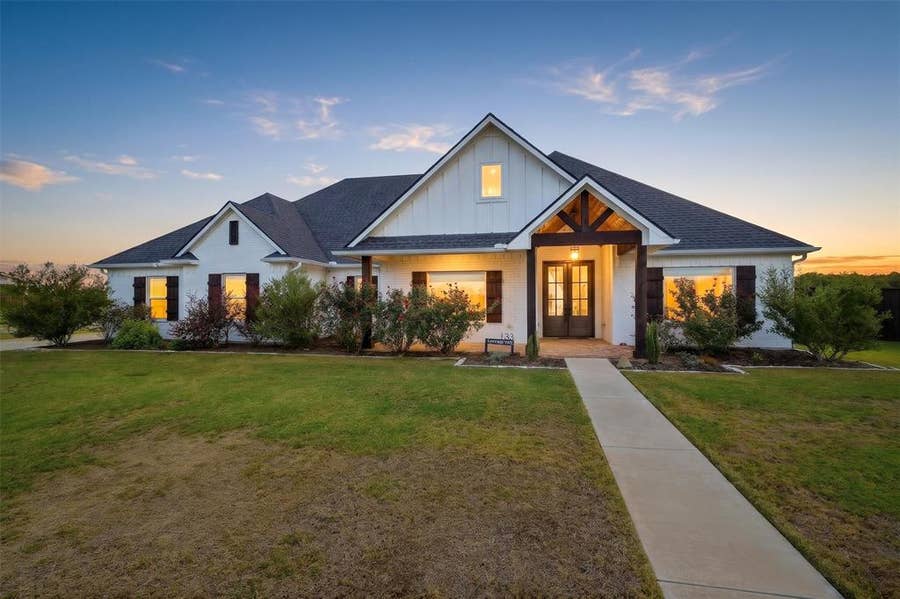 Property photo for 133 Shawnee Trail, Pottsboro, TX