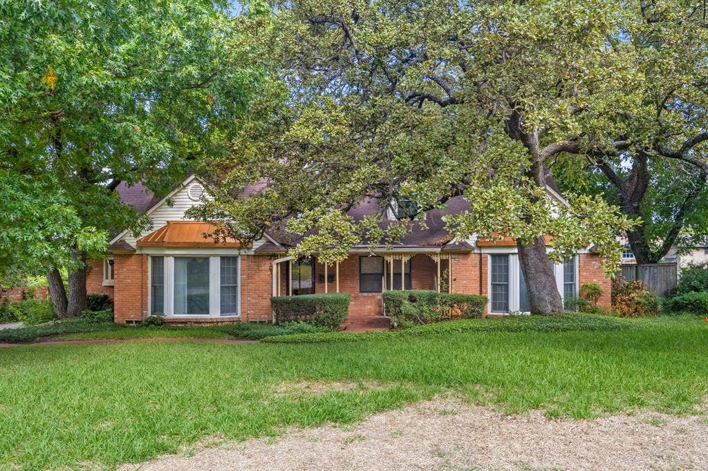 1513 Francis Street, Carrollton, TX 75006 1513 Francis Street, Carrollton, TX 75006