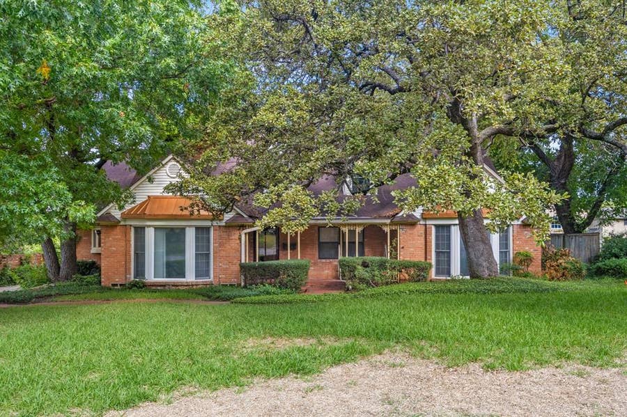 Property photo for 1513 Francis Street, Carrollton, TX