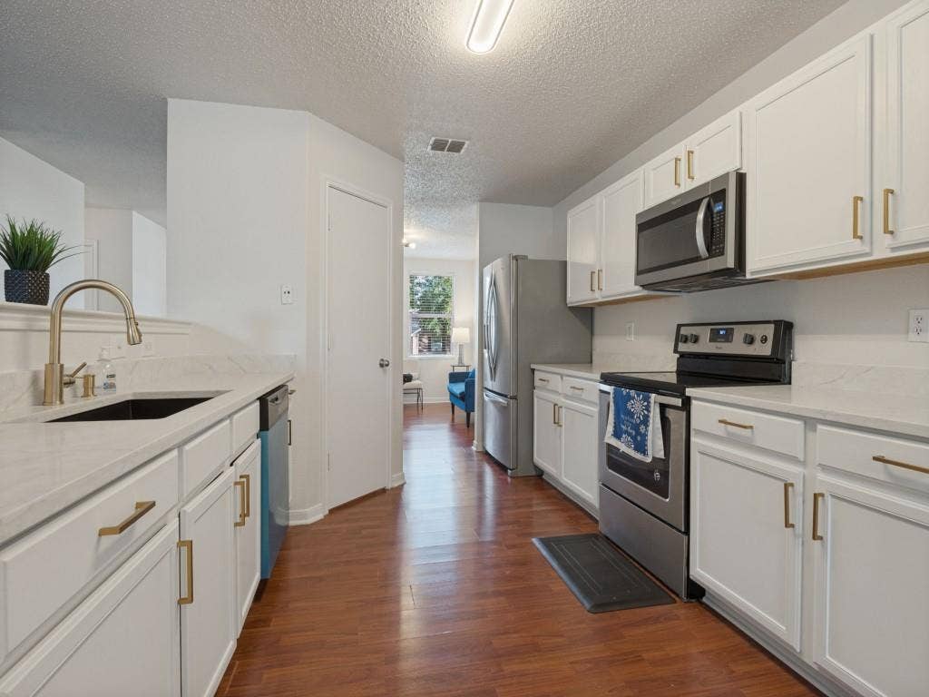 2043 Cap Rock Lane, Grand Prairie, TX 75052 2043 Cap Rock Lane, Grand Prairie, TX 75052