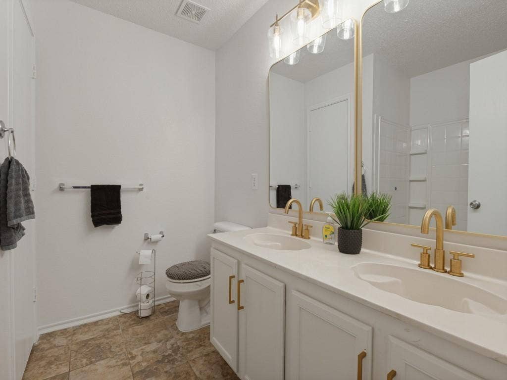 2043 Cap Rock Lane, Grand Prairie, TX 75052 2043 Cap Rock Lane, Grand Prairie, TX 75052