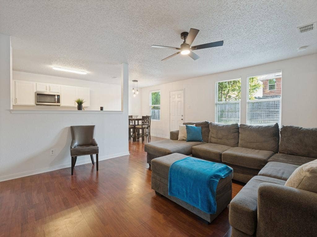 2043 Cap Rock Lane, Grand Prairie, TX 75052 2043 Cap Rock Lane, Grand Prairie, TX 75052