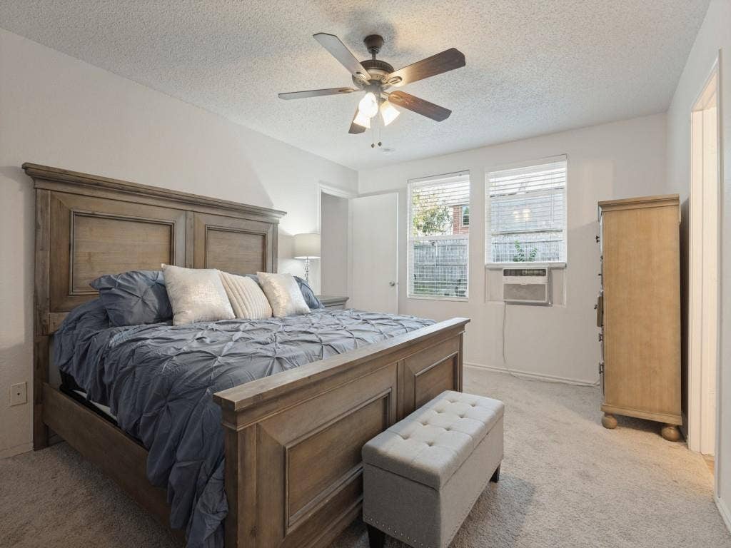 2043 Cap Rock Lane, Grand Prairie, TX 75052 2043 Cap Rock Lane, Grand Prairie, TX 75052