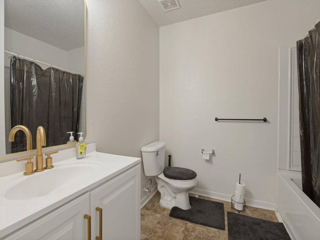 2043 Cap Rock Lane, Grand Prairie, TX 75052 2043 Cap Rock Lane, Grand Prairie, TX 75052