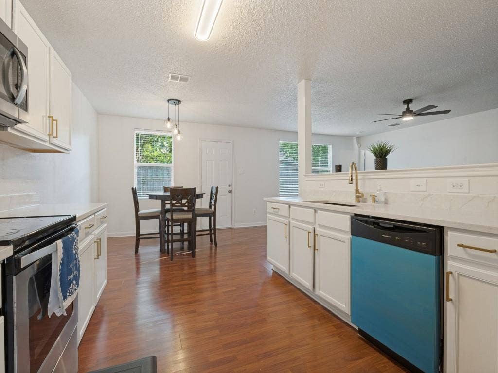 2043 Cap Rock Lane, Grand Prairie, TX 75052 2043 Cap Rock Lane, Grand Prairie, TX 75052