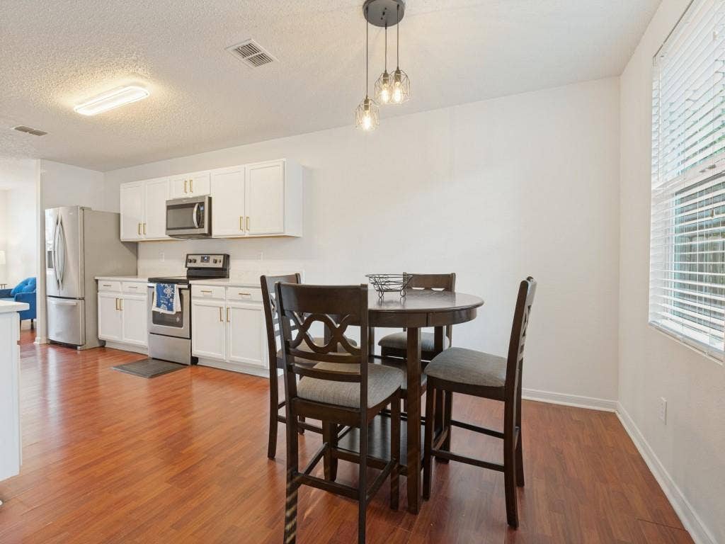 2043 Cap Rock Lane, Grand Prairie, TX 75052 2043 Cap Rock Lane, Grand Prairie, TX 75052