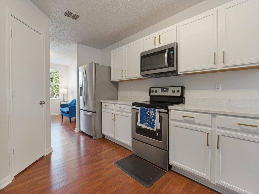2043 Cap Rock Lane, Grand Prairie, TX 75052 2043 Cap Rock Lane, Grand Prairie, TX 75052