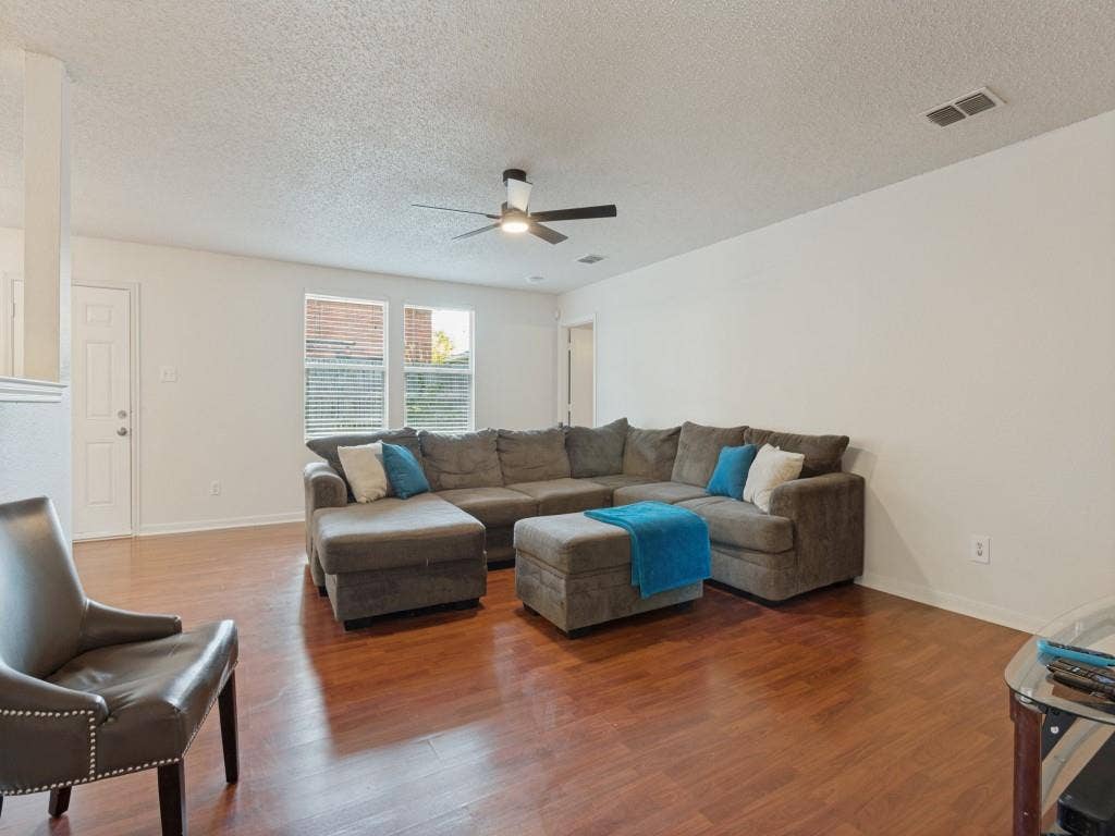 2043 Cap Rock Lane, Grand Prairie, TX 75052 2043 Cap Rock Lane, Grand Prairie, TX 75052