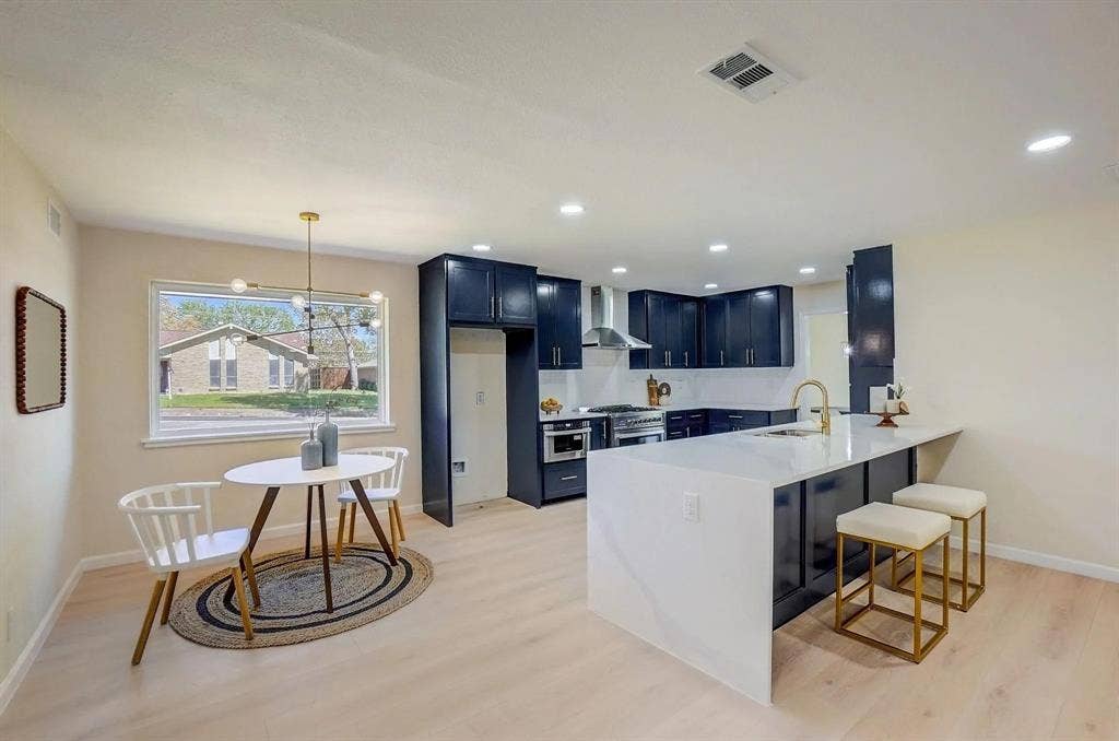3040 Ponder Place, Dallas, TX 75229 3040 Ponder Place, Dallas, TX 75229