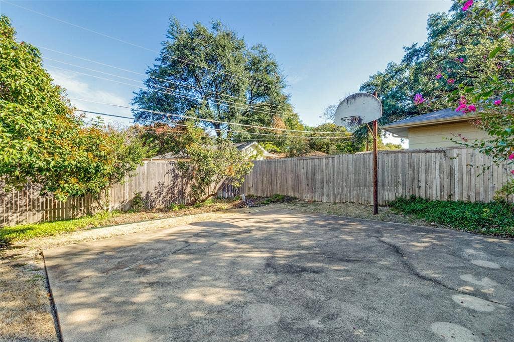 9351 Heatherdale Drive, Dallas, TX 75243