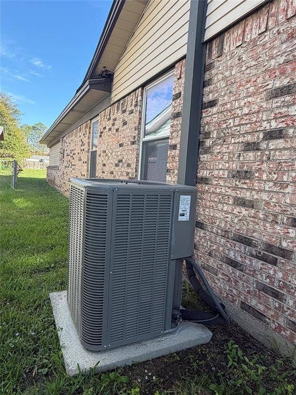 1110 Tipton Road, Irving, TX 75060 2021 Lennox outdoor unit