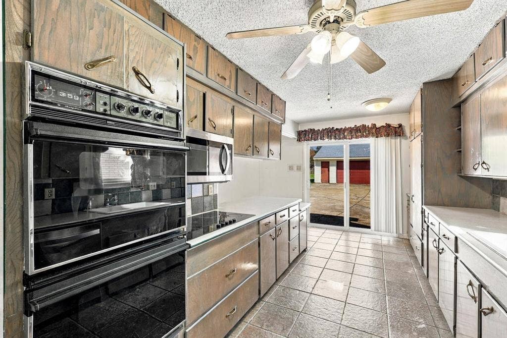 1110 Tipton Road, Irving, TX 75060 1110 Tipton Road, Irving, TX 75060