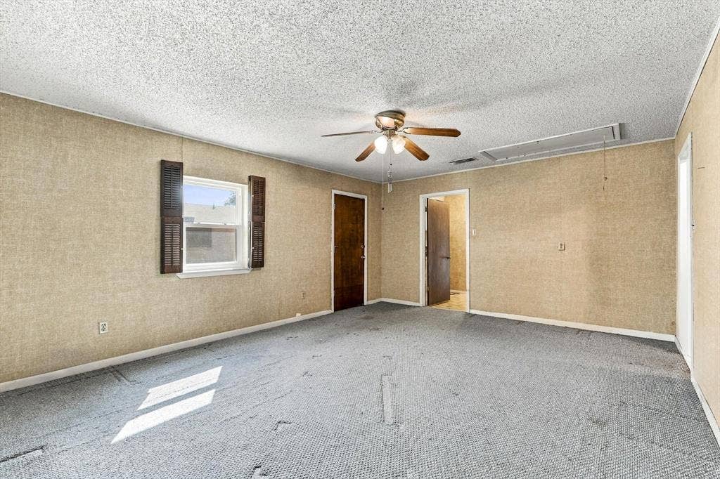 1110 Tipton Road, Irving, TX 75060 Bedroom or flex/bonus room. Door provides access to the back yard.