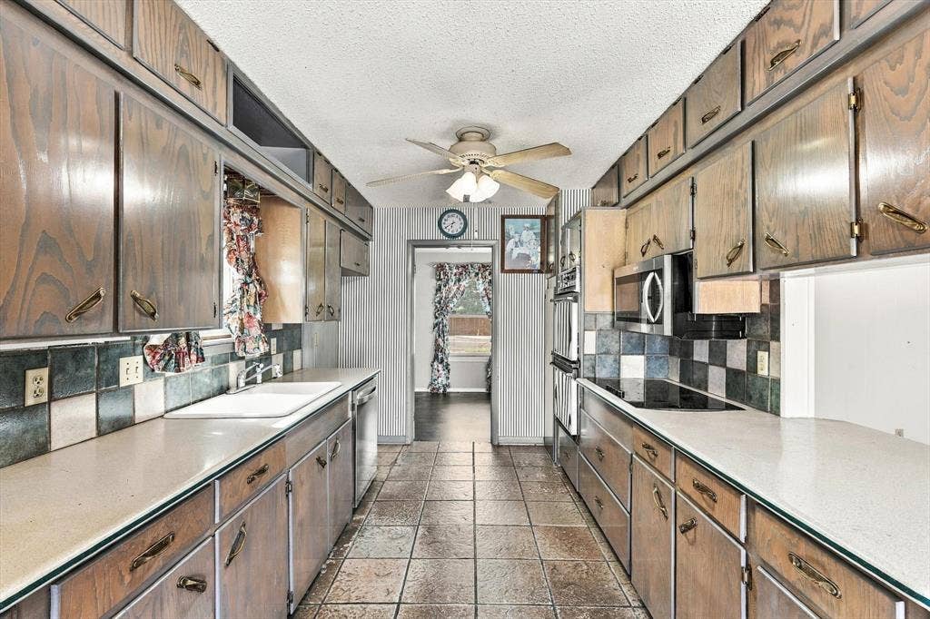 1110 Tipton Road, Irving, TX 75060 1110 Tipton Road, Irving, TX 75060