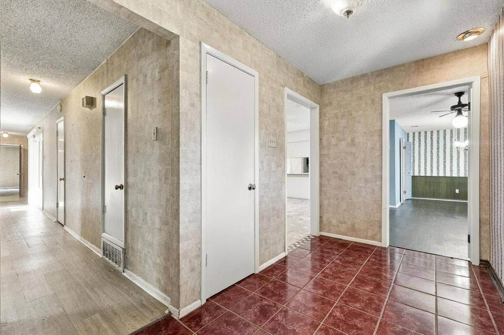 1110 Tipton Road, Irving, TX 75060 1110 Tipton Road, Irving, TX 75060