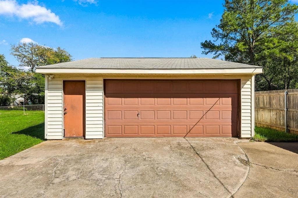 1110 Tipton Road, Irving, TX 75060 1110 Tipton Road, Irving, TX 75060