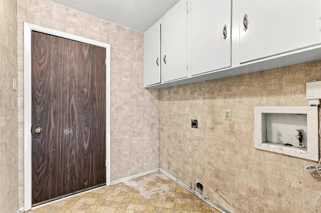 1110 Tipton Road, Irving, TX 75060 1110 Tipton Road, Irving, TX 75060