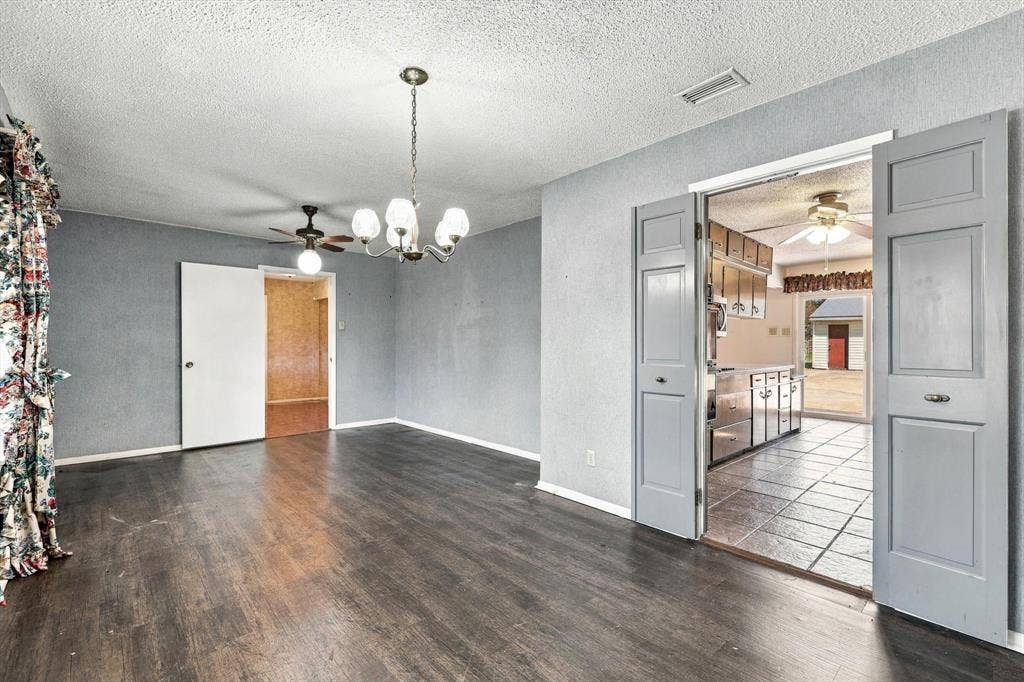 1110 Tipton Road, Irving, TX 75060 1110 Tipton Road, Irving, TX 75060