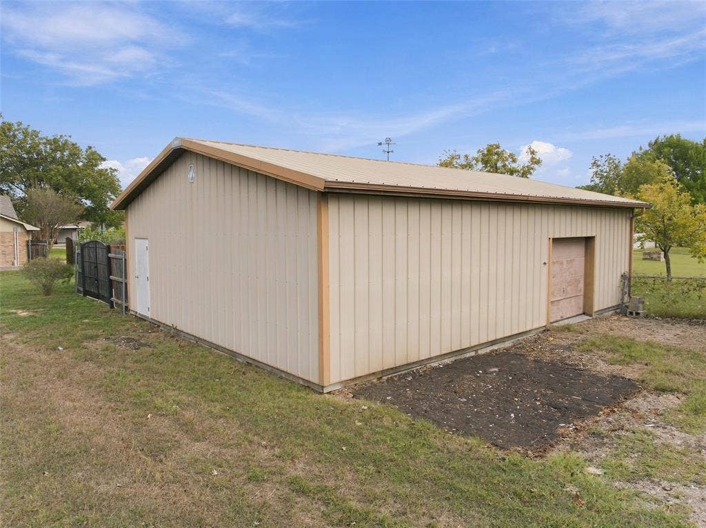 741 S 1st Street, Hewitt, TX 76643 741 S 1st Street, Hewitt, TX 76643
