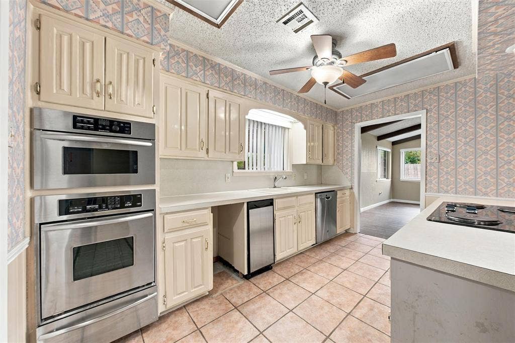 741 S 1st Street, Hewitt, TX 76643 741 S 1st Street, Hewitt, TX 76643