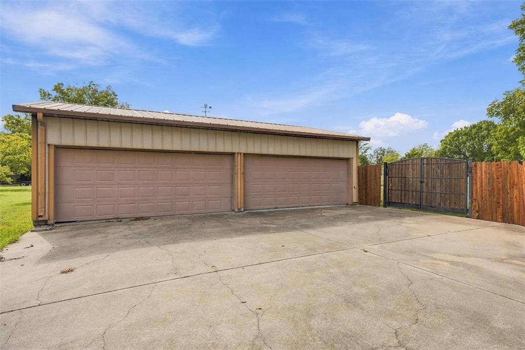741 S 1st Street, Hewitt, TX 76643 741 S 1st Street, Hewitt, TX 76643