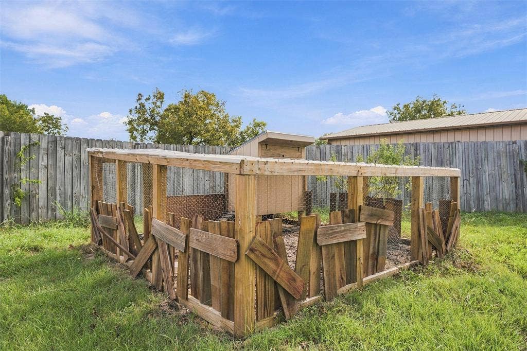 741 S 1st Street, Hewitt, TX 76643 741 S 1st Street, Hewitt, TX 76643