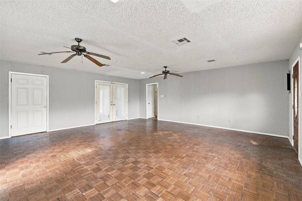 741 S 1st Street, Hewitt, TX 76643 741 S 1st Street, Hewitt, TX 76643