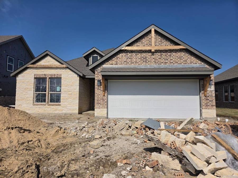 Property photo for 808 Silverleaf Drive, Ennis, TX