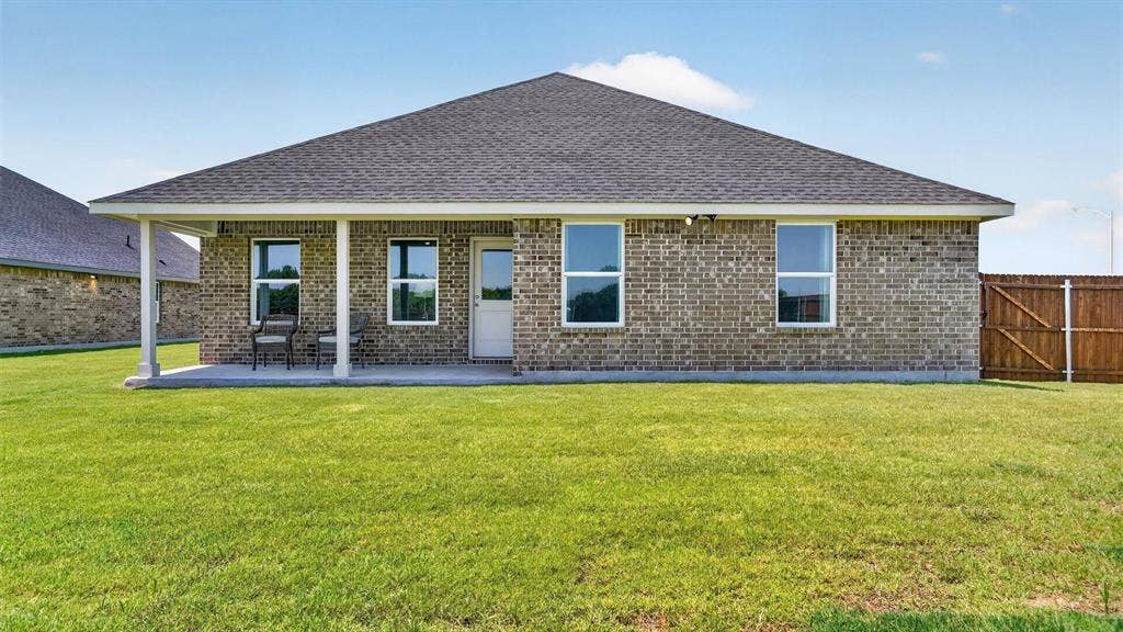 1928 JACKSON Street, Cleburne, TX 76033
