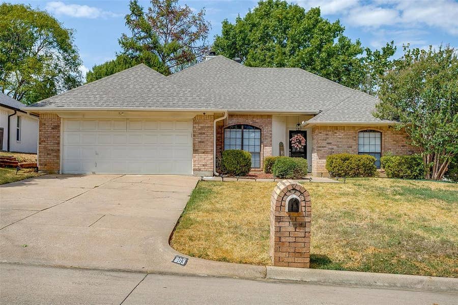 Property photo for 803 Water View Drive, Mansfield, TX
