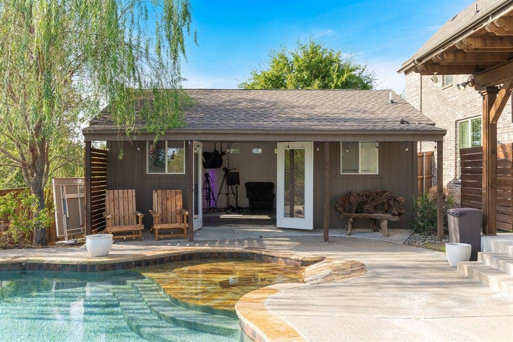 500sq foot living area with full bathroom (shower). Perfect for privacy for a family member.