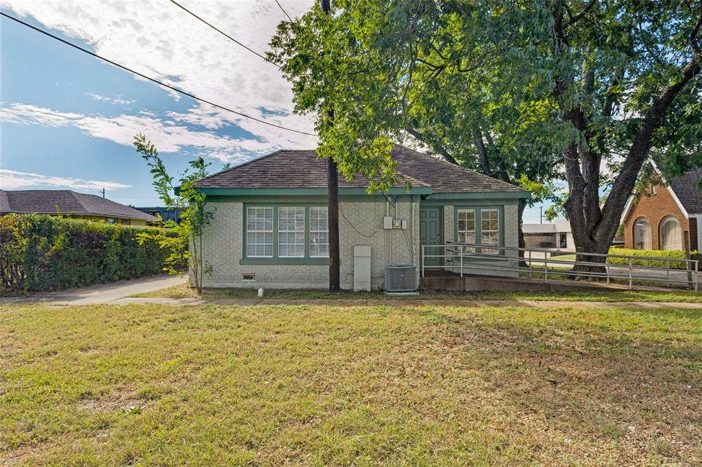 1221 Main Street, Garland, TX 75040 1221 Main Street, Garland, TX 75040