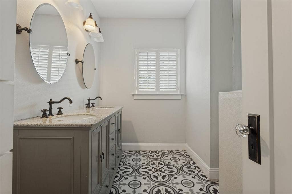 1221 Main Street, Garland, TX 75040 1221 Main Street, Garland, TX 75040