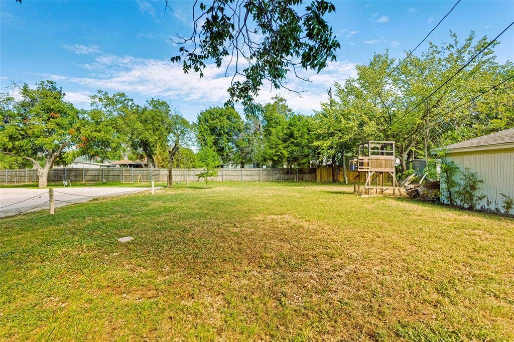 1221 Main Street, Garland, TX 75040 1221 Main Street, Garland, TX 75040