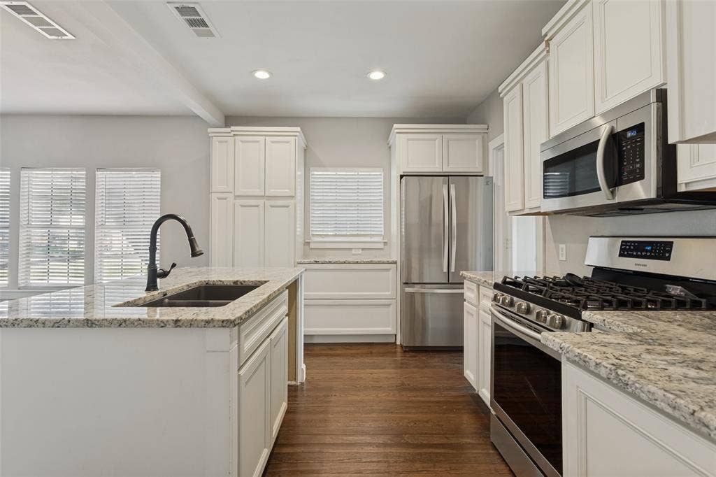 1221 Main Street, Garland, TX 75040 1221 Main Street, Garland, TX 75040