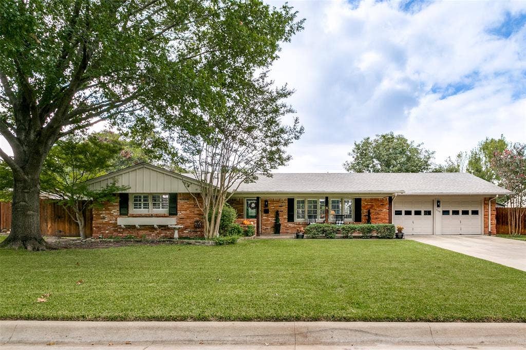 4309 Selkirk Drive W, Fort Worth, TX 76109