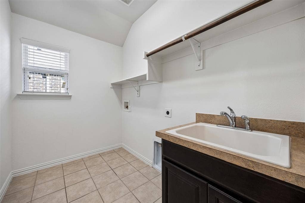 7417 Lowline Drive, Fort Worth, TX 76131