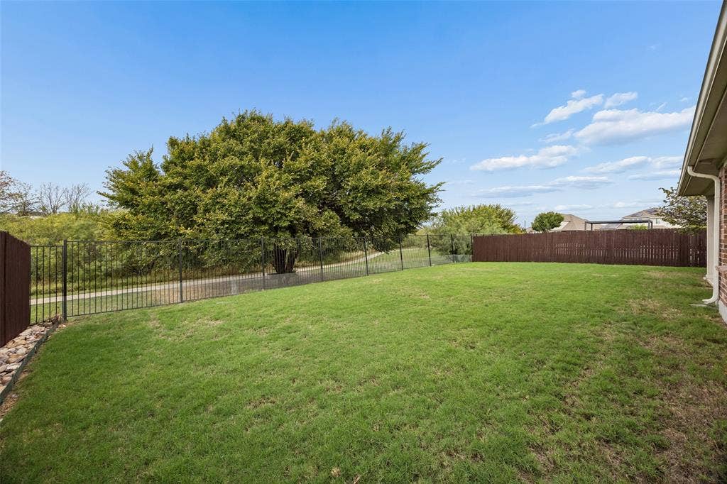 7417 Lowline Drive, Fort Worth, TX 76131