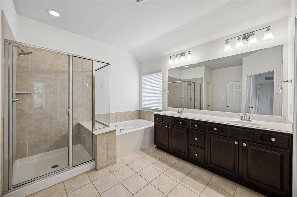 7417 Lowline Drive, Fort Worth, TX 76131
