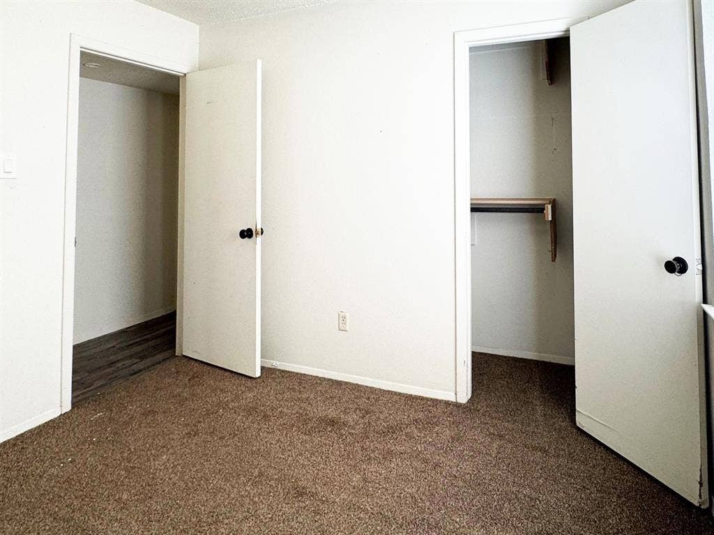 2333 Chandelle Drive, Irving, TX 75060 Middle bedroom