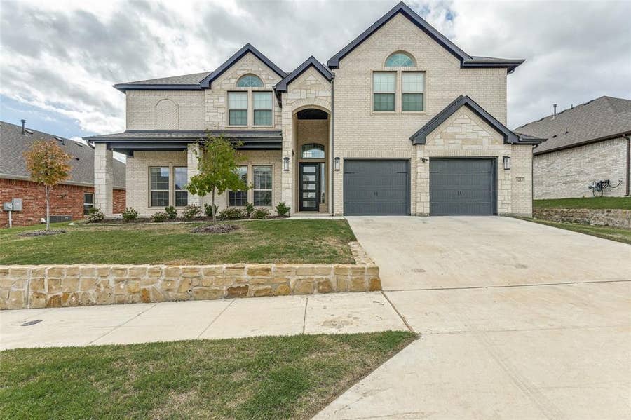 Property photo for 5213 Deep Creek Drive, Fort Worth, TX