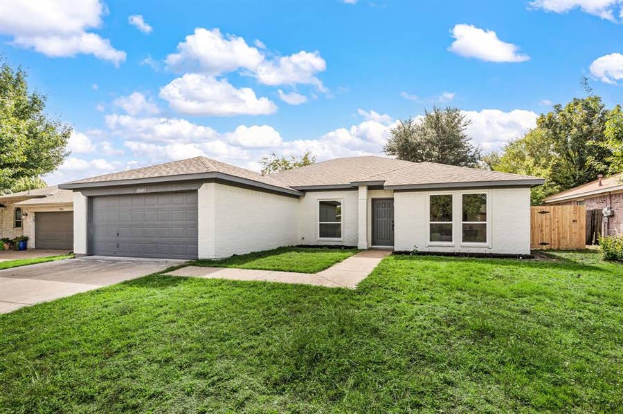 Property photo for 10805 Pebblecreek Court, Benbrook, TX