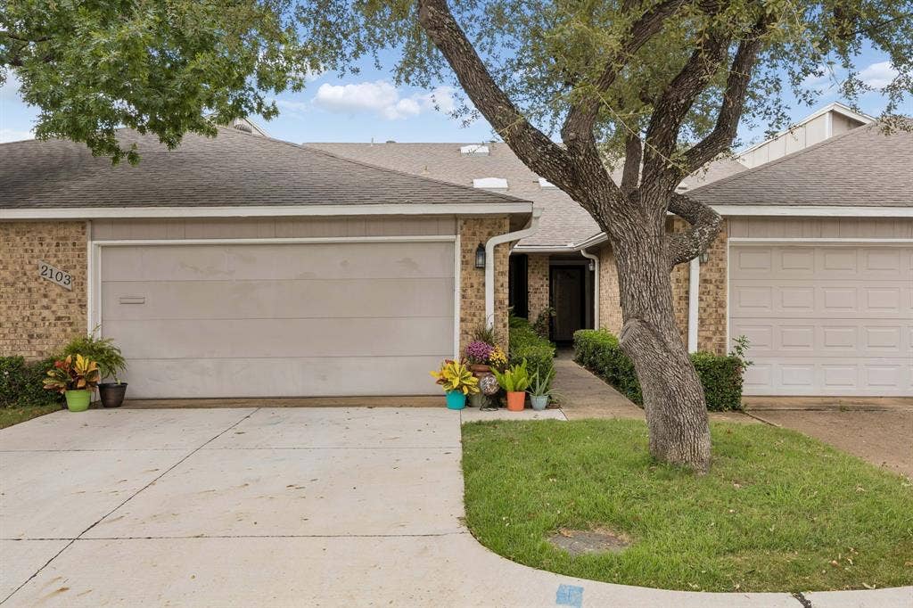 2103 Country Villa Drive, Carrollton, TX 75006 2103 Country Villa Drive, Carrollton, TX 75006