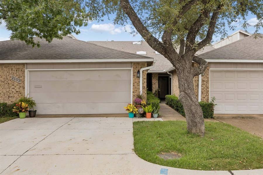 Property photo for 2103 Country Villa Drive, Carrollton, TX