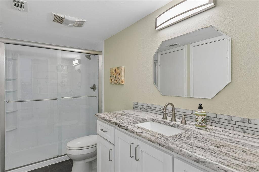 2103 Country Villa Drive, Carrollton, TX 75006 Full downstairs bath