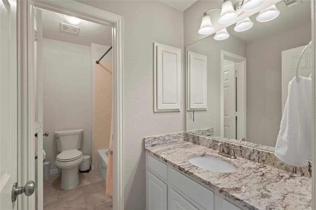 Upstairs hall bath, separate water closet