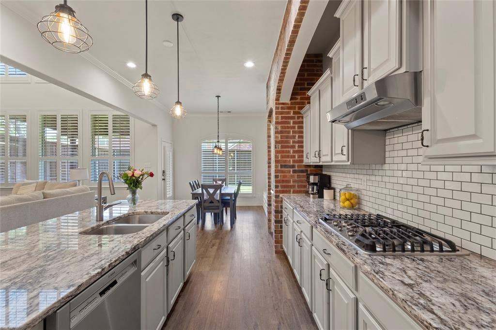 Open concept, subway tile, brick accent