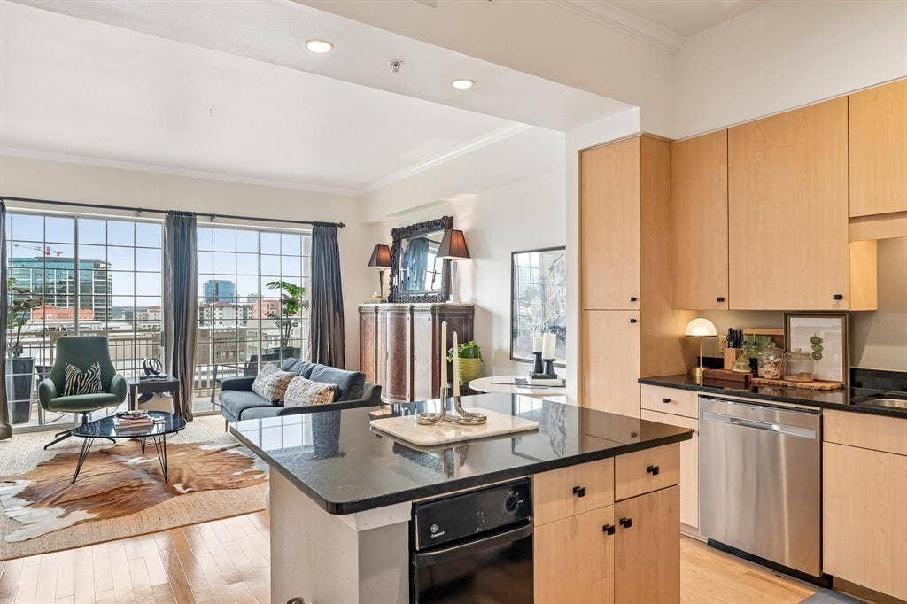 3225 Turtle Creek Boulevard, #914, Dallas, TX 75219