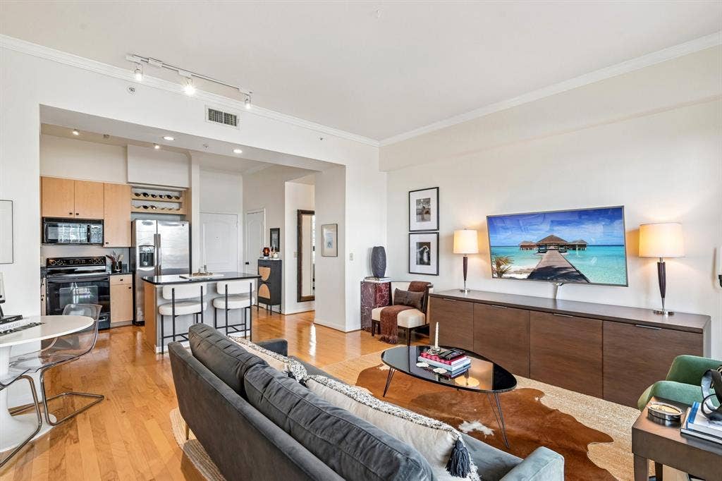 3225 Turtle Creek Boulevard, #914, Dallas, TX 75219
