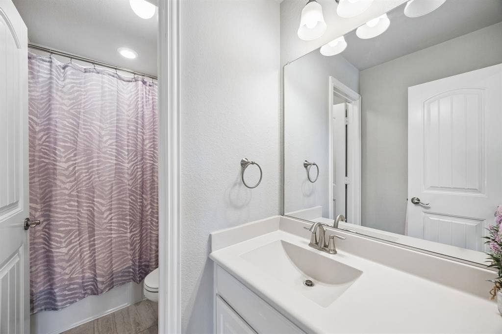 2816 Driftwood Creek Trail, Celina, TX 75078 Upstairs bathroom